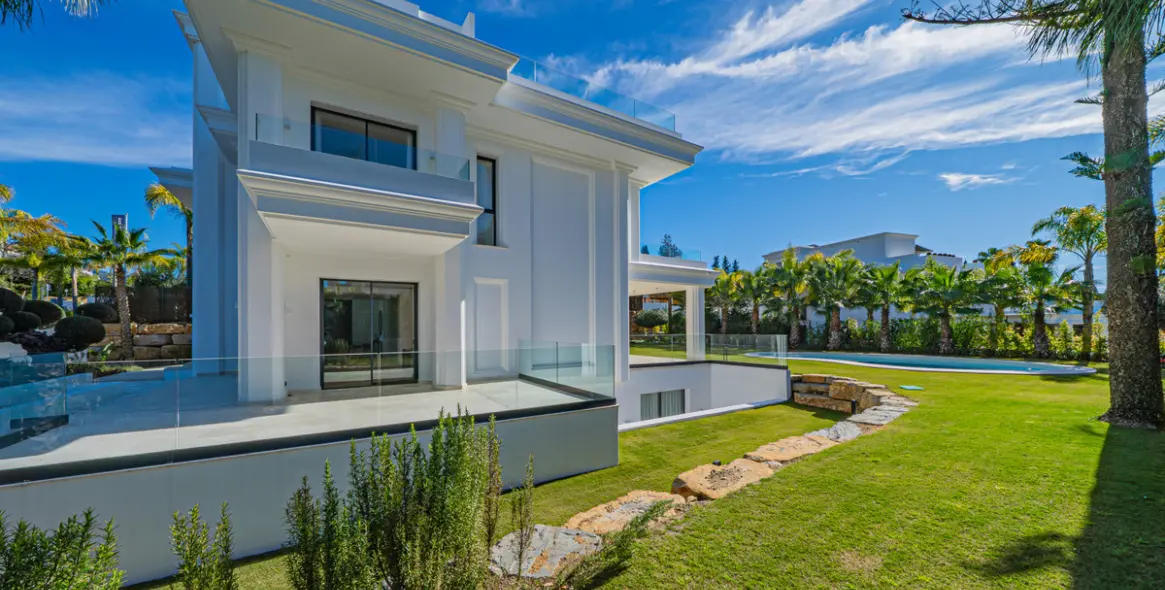 Sale of detached villa in The Golden Mile 49
