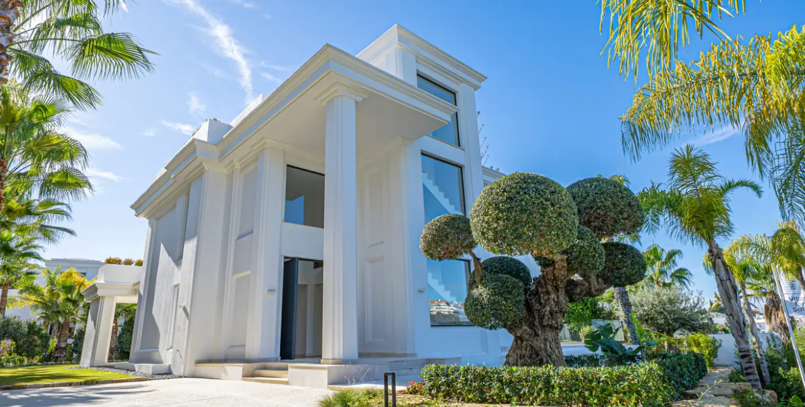 Sale of detached villa in The Golden Mile 52