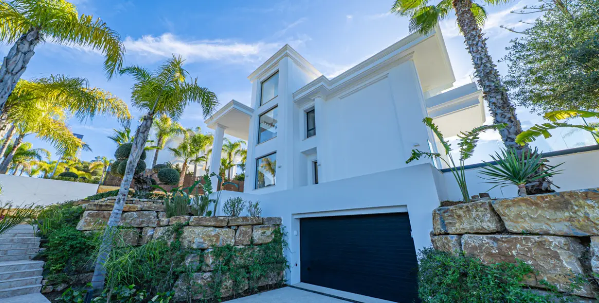Sale of detached villa in The Golden Mile 53