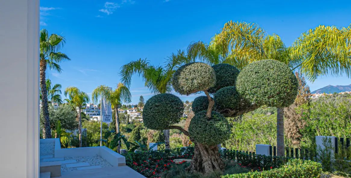 Sale of detached villa in The Golden Mile 56