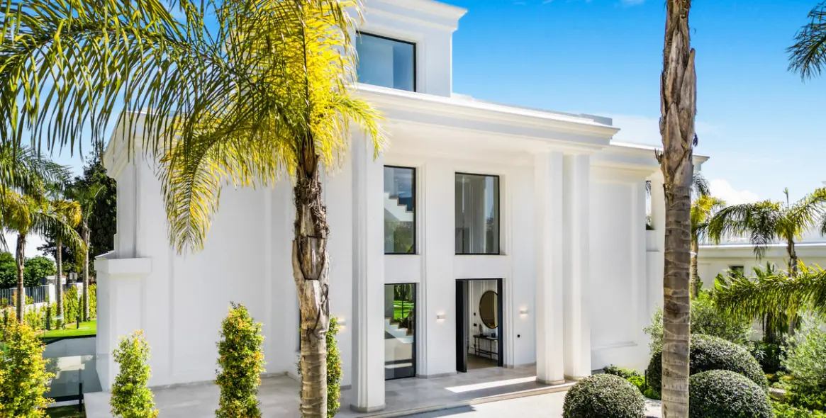 Sale of detached villa in The Golden Mile 57
