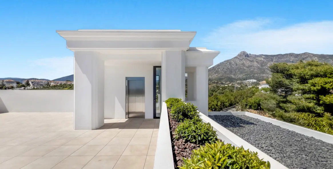 Sale of detached villa in The Golden Mile 58