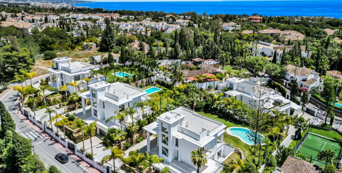Sale of detached villa in The Golden Mile 62