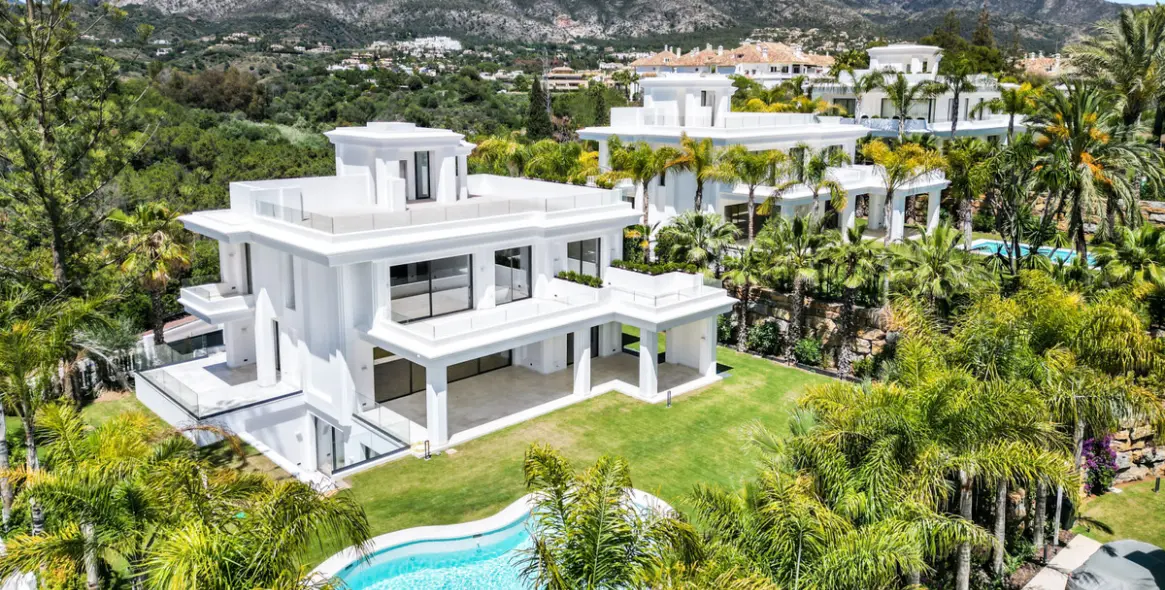 Sale of detached villa in The Golden Mile 65
