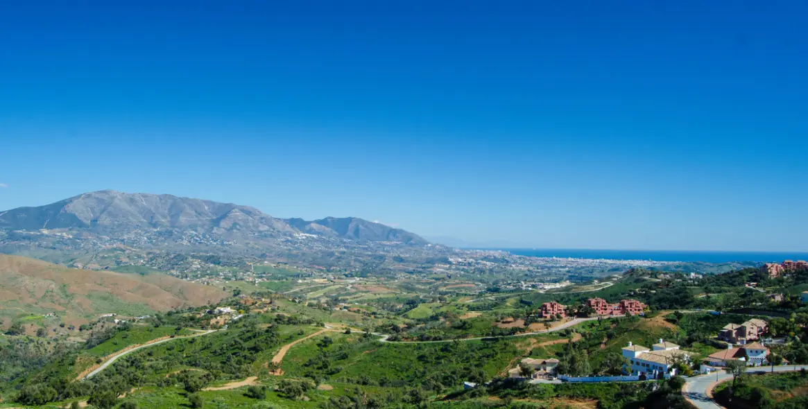 Sale of residential plot in La Mairena 2