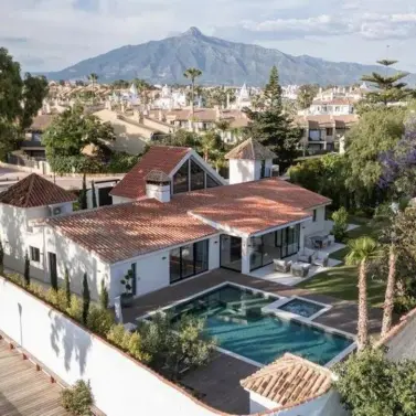 Sale of detached villa in Puerto Banús