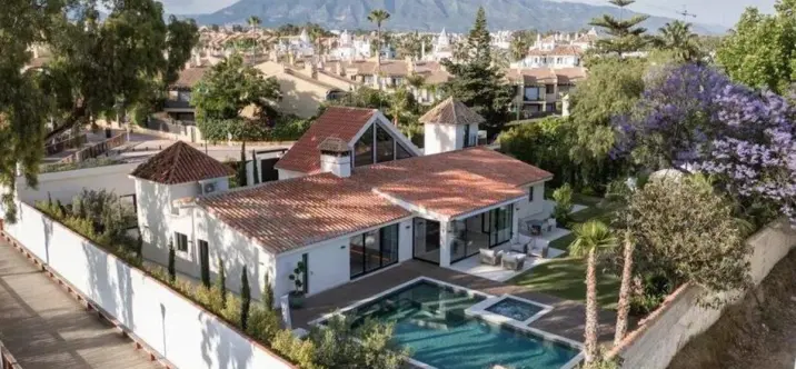 Sale of detached villa in Puerto Banús 0