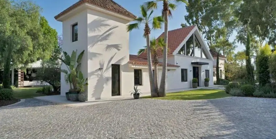 Sale of detached villa in Puerto Banús 2