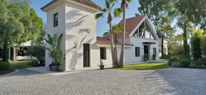 Sale of detached villa in Puerto Banús 1