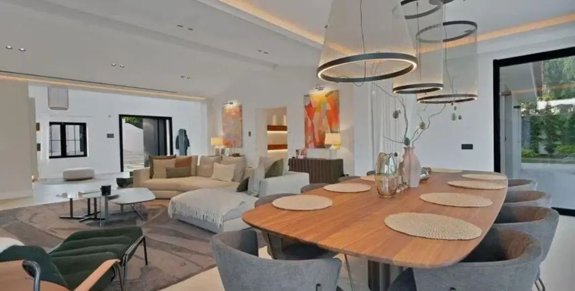 Sale of detached villa in Puerto Banús 5