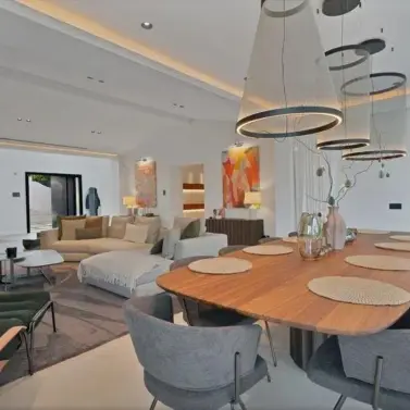 Sale of detached villa in Puerto Banús