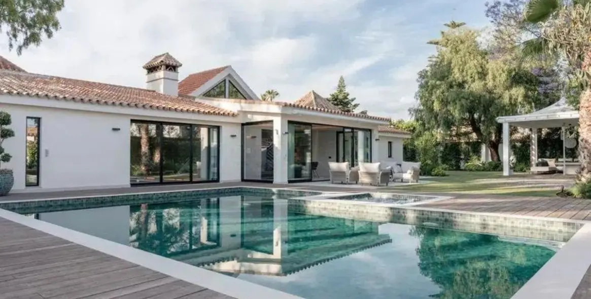 Sale of detached villa in Puerto Banús 11