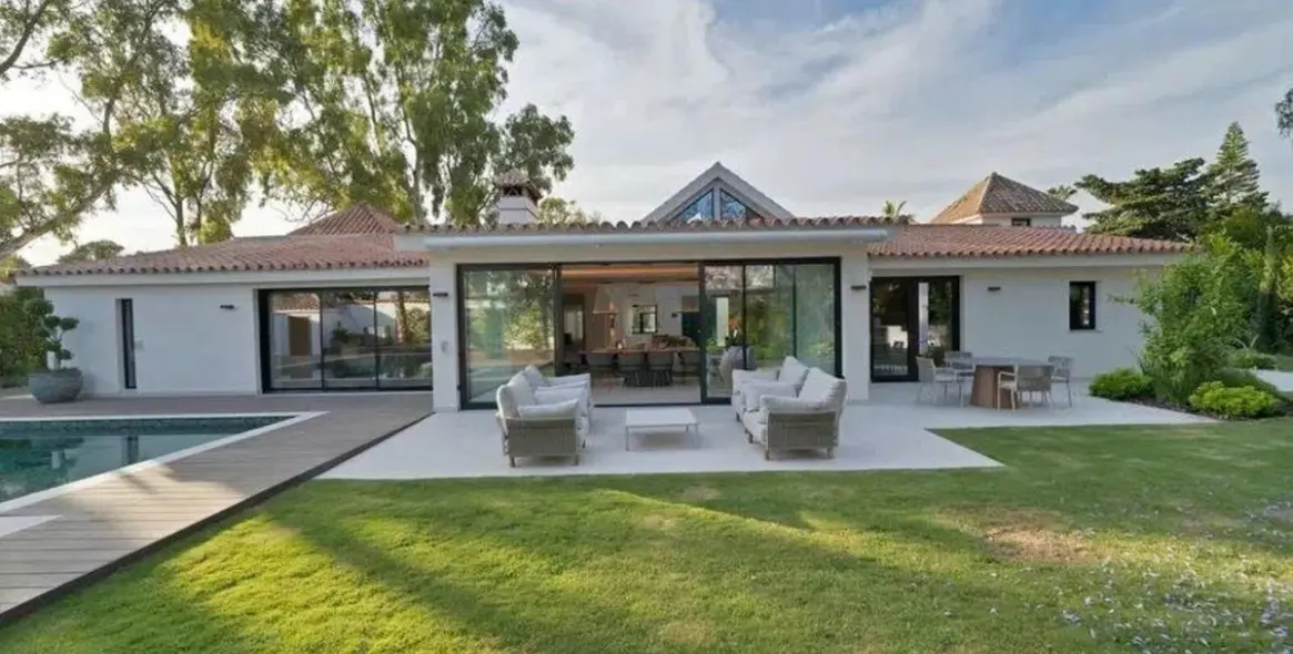 Sale of detached villa in Puerto Banús 17