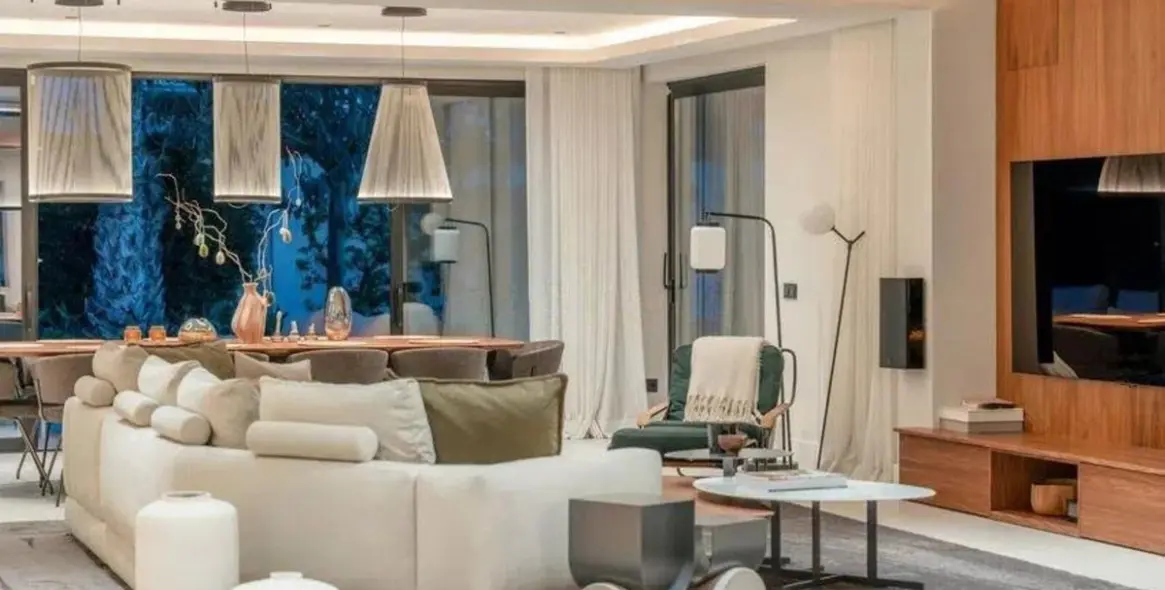 Sale of detached villa in Puerto Banús 18