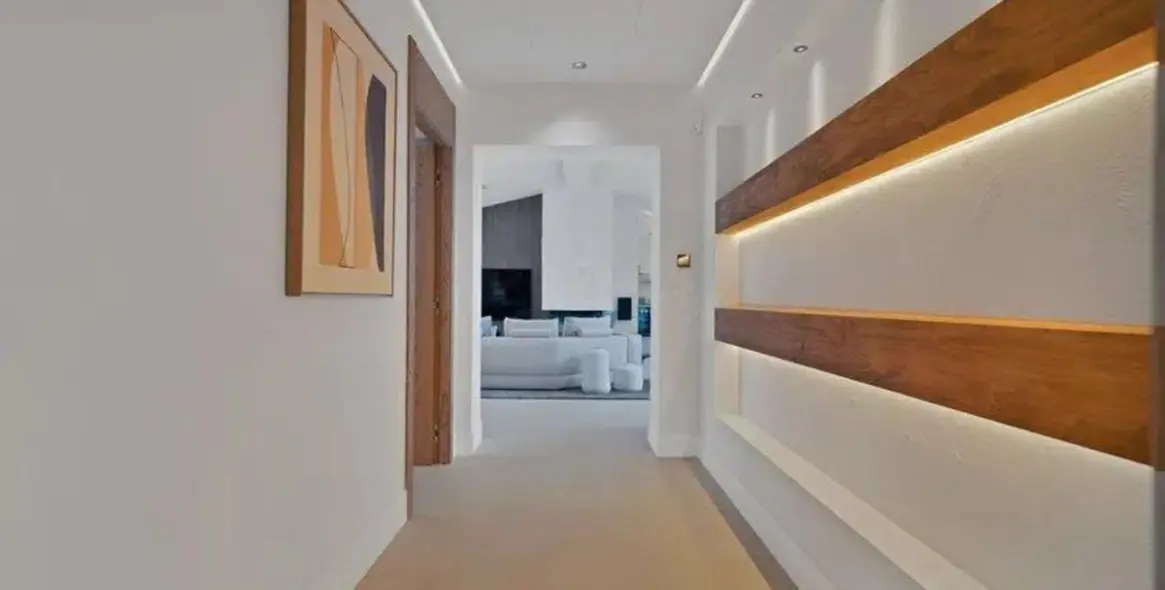 Sale of detached villa in Puerto Banús 28