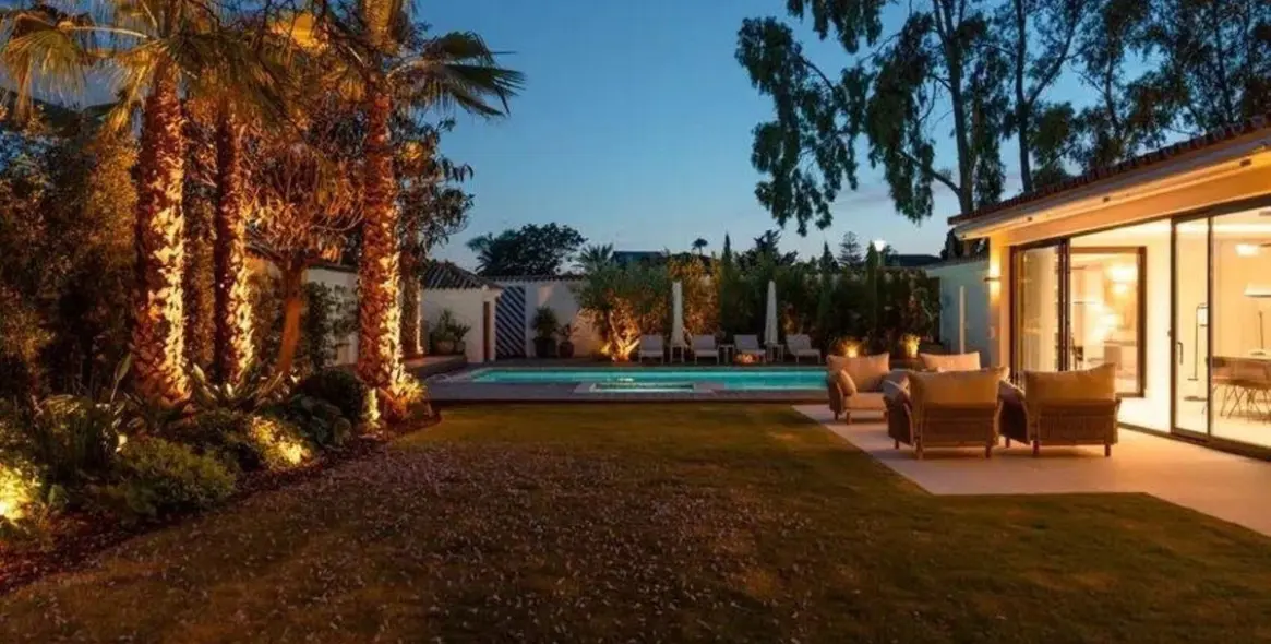 Sale of detached villa in Puerto Banús 35
