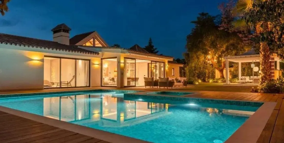 Sale of detached villa in Puerto Banús 36