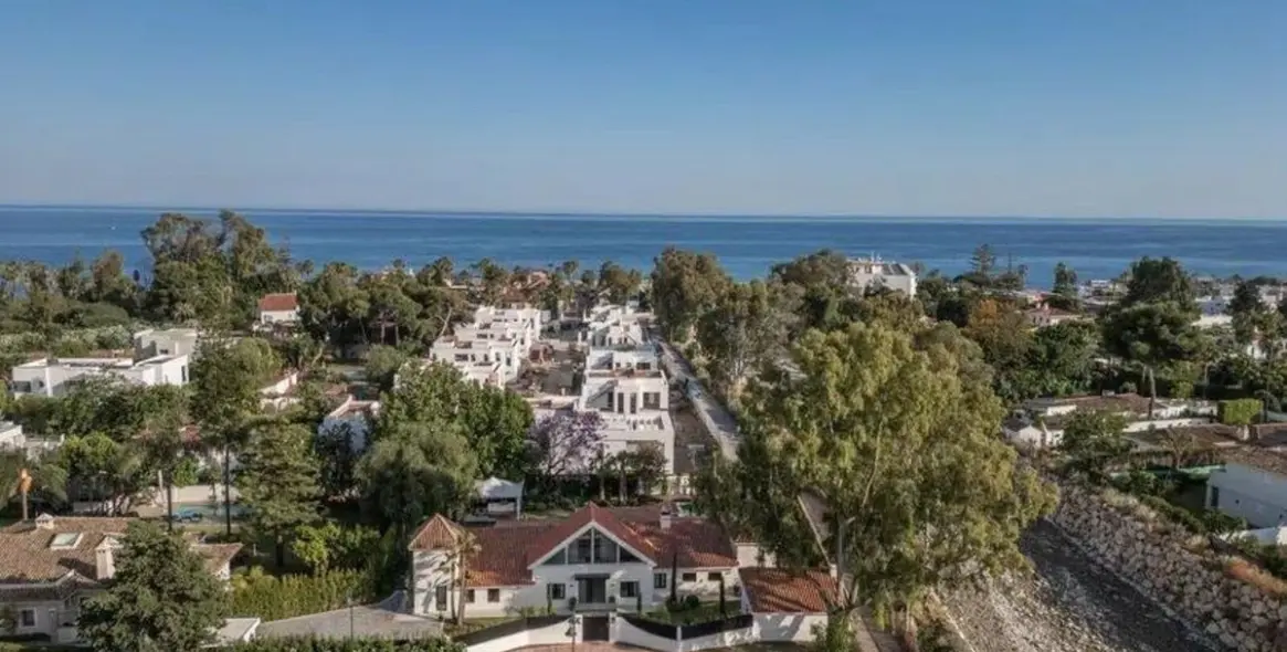 Sale of detached villa in Puerto Banús 38