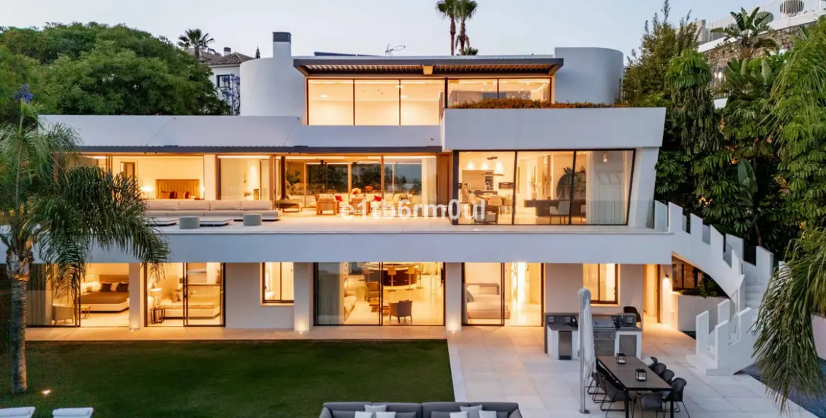 Продажа  отдельно стоящей виллы в Benahavís (район La Quinta) 1