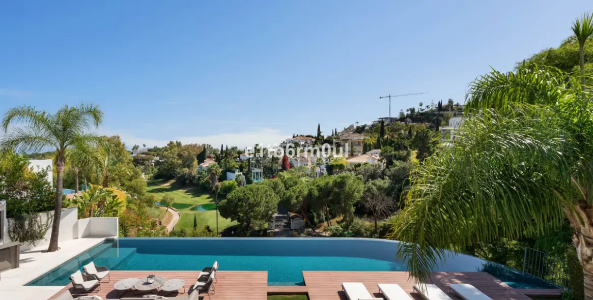 Продажа  отдельно стоящей виллы в Benahavís (район La Quinta) 2