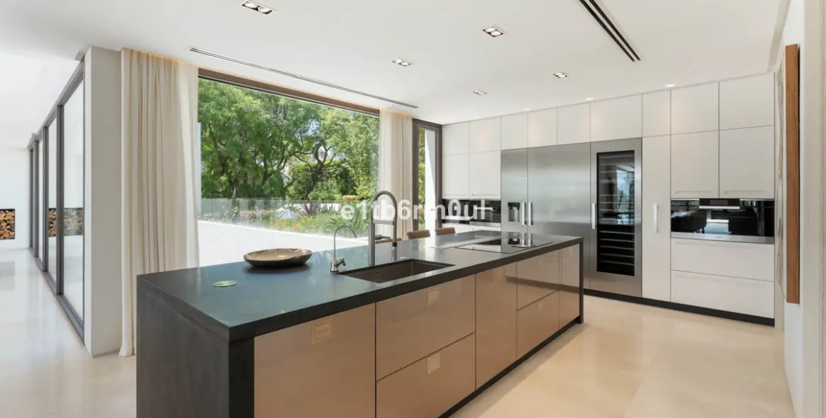 Продажа  отдельно стоящей виллы в Benahavís (район La Quinta) 10