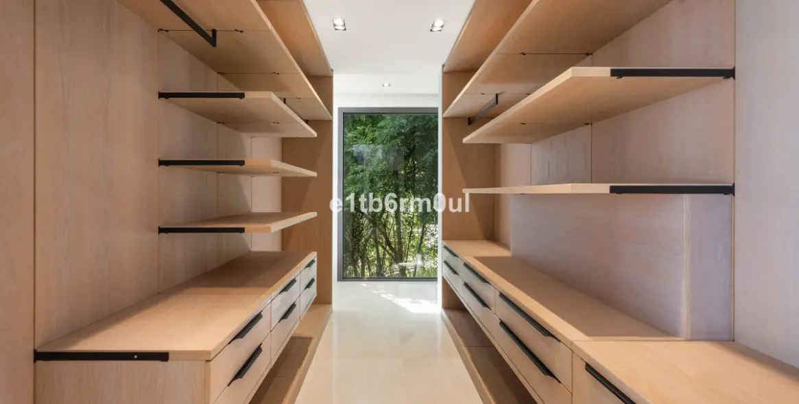 Sale of detached villa in La Quinta 13