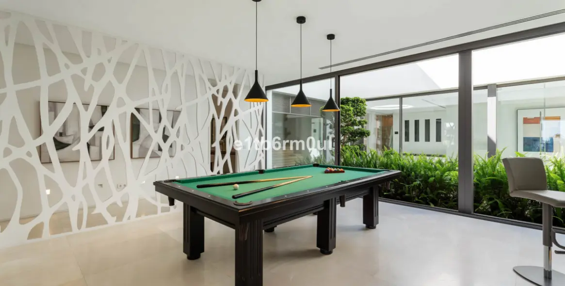 Sale of detached villa in La Quinta 16