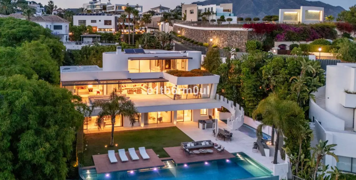 Sale of detached villa in La Quinta 22