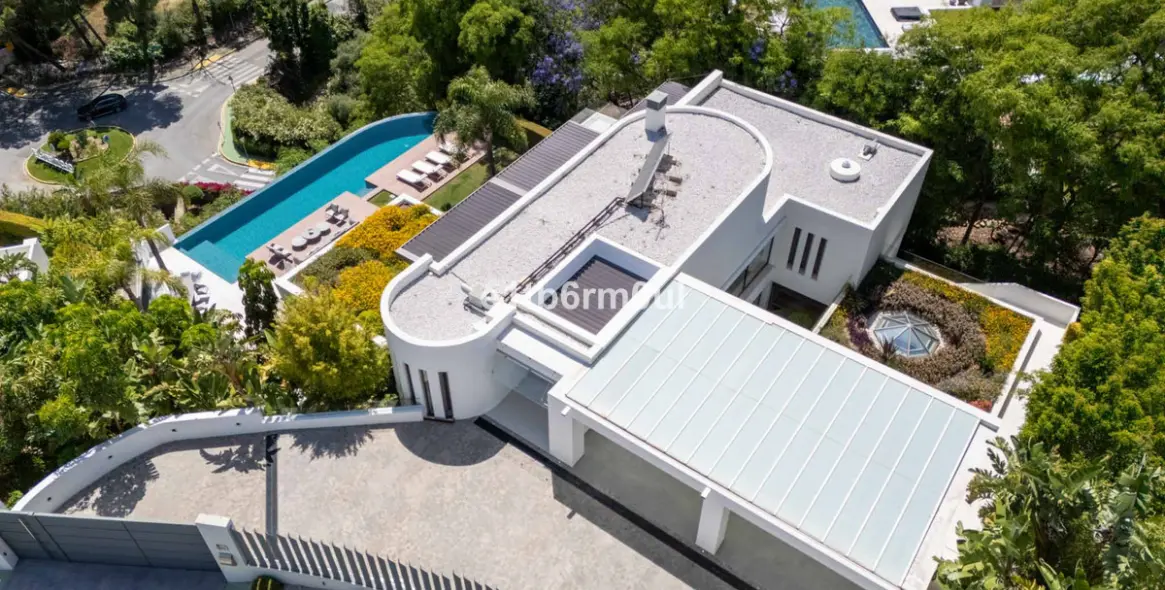Sale of detached villa in La Quinta 24