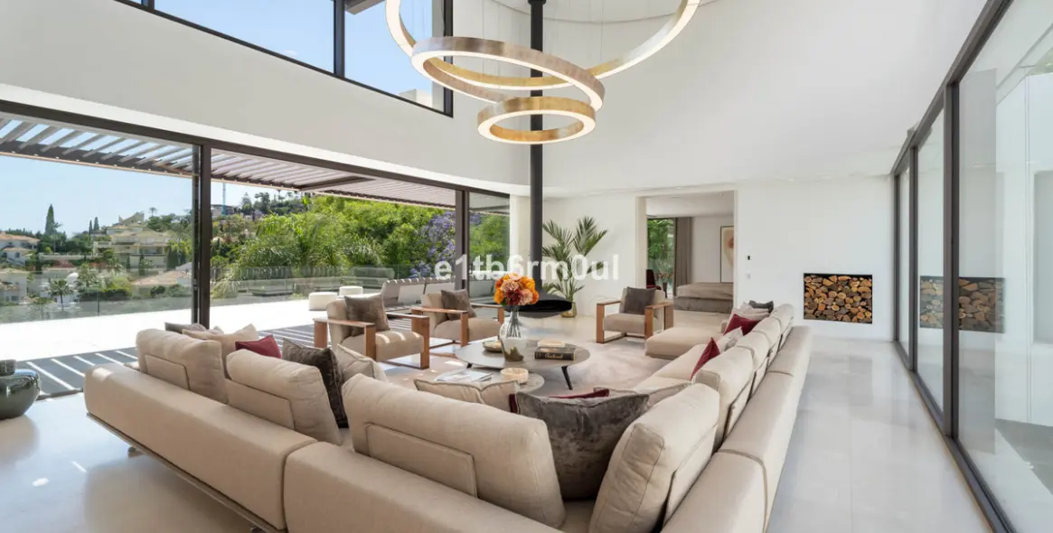 Sale of detached villa in La Quinta 27