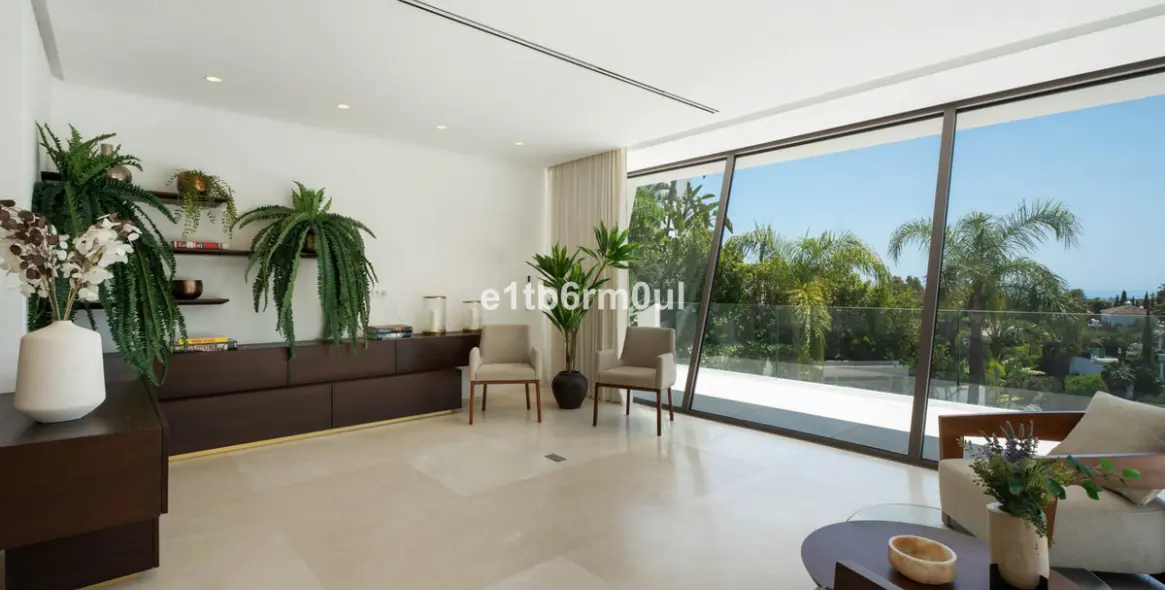 Sale of detached villa in La Quinta 31