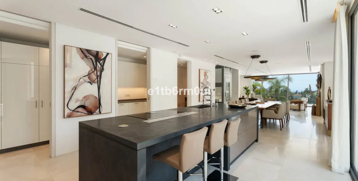 Sale of detached villa in La Quinta 32
