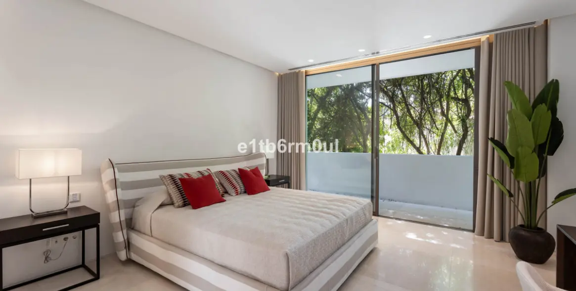 Sale of detached villa in La Quinta 39