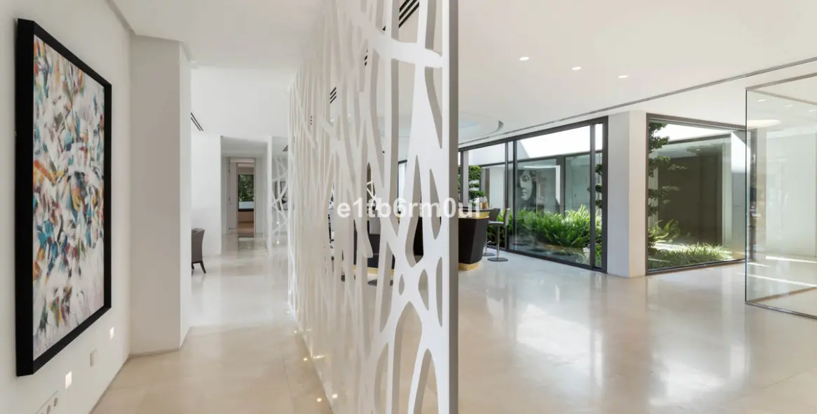 Sale of detached villa in La Quinta 41