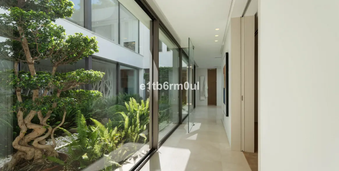 Sale of detached villa in La Quinta 45