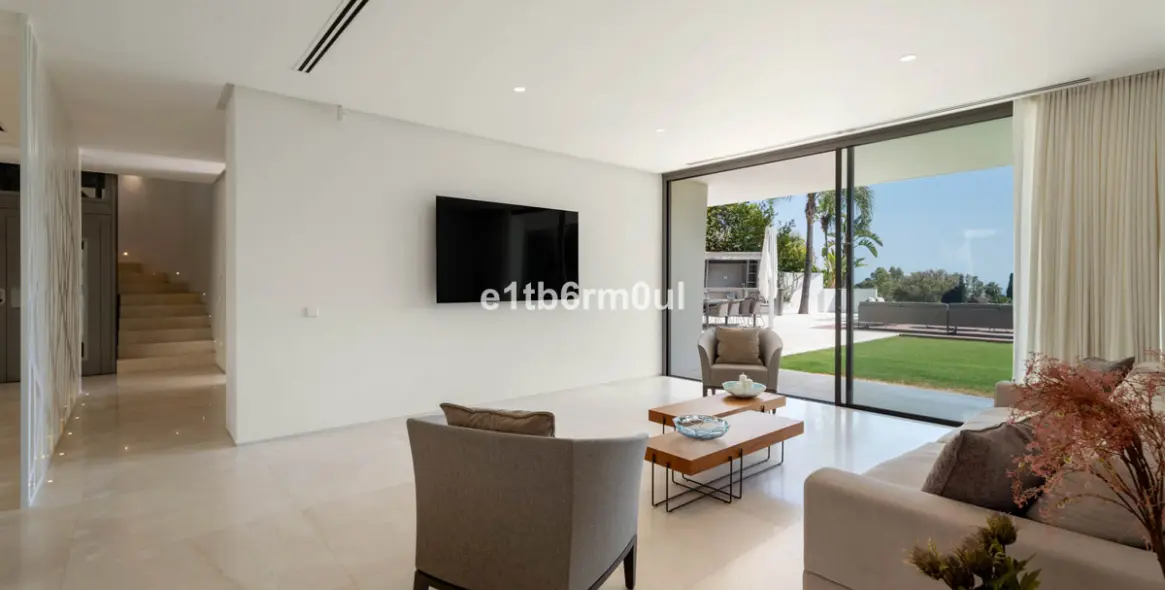 Sale of detached villa in La Quinta 47