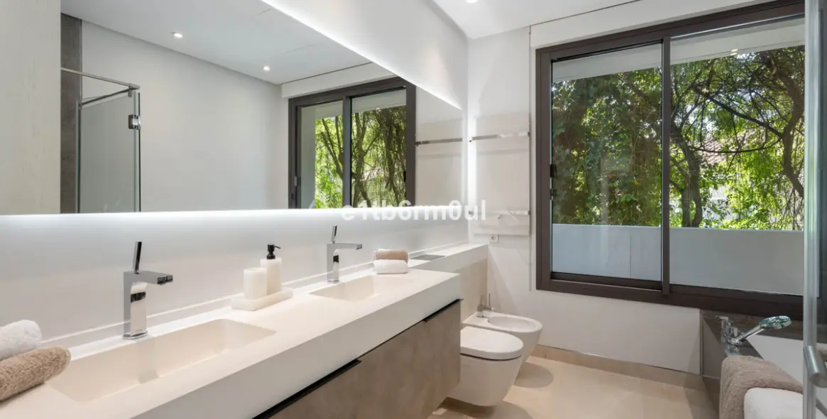 Sale of detached villa in La Quinta 50