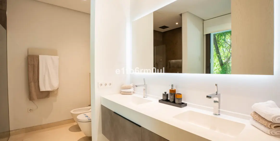 Sale of detached villa in La Quinta 51