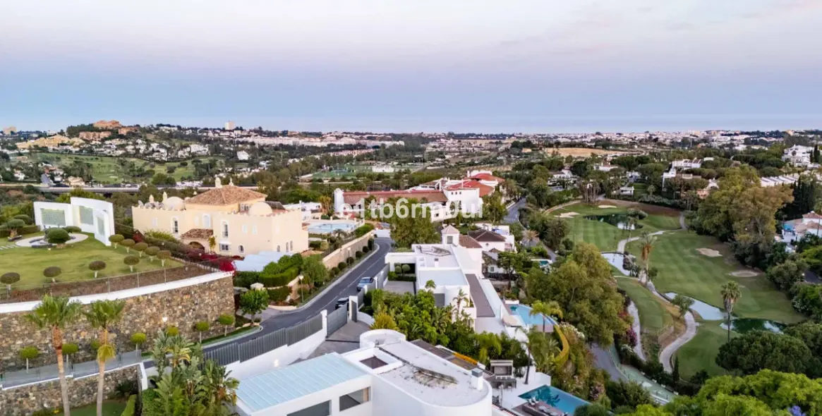 Sale of detached villa in La Quinta 57