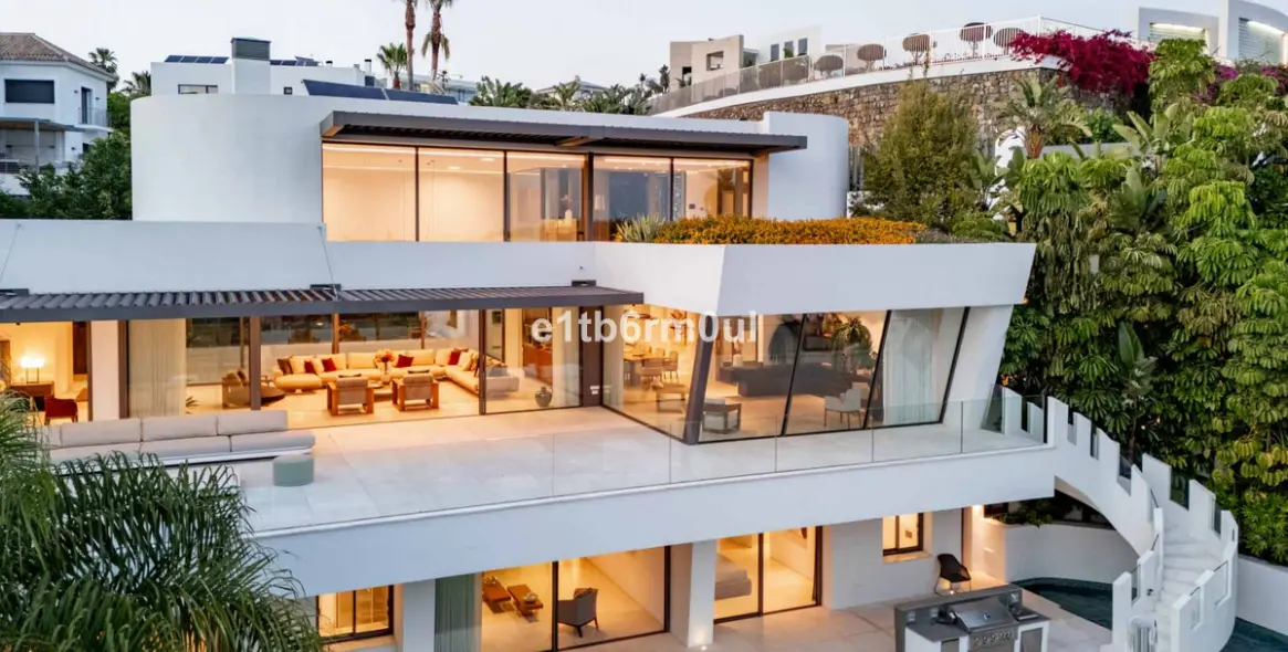 Sale of detached villa in La Quinta 58