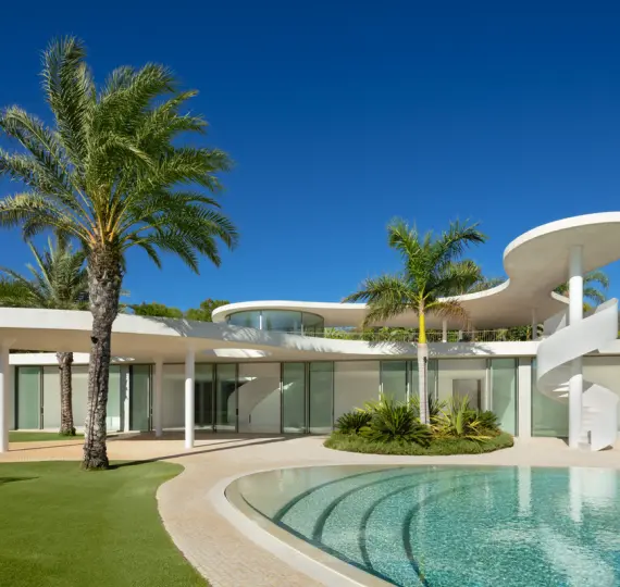 Sale of detached villa in Casares