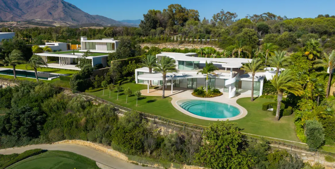 Sale of detached villa in Casares 2