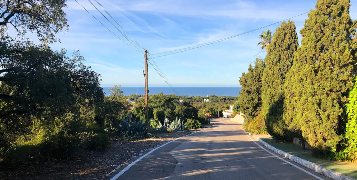 Sale of residential plot in Elviria 2