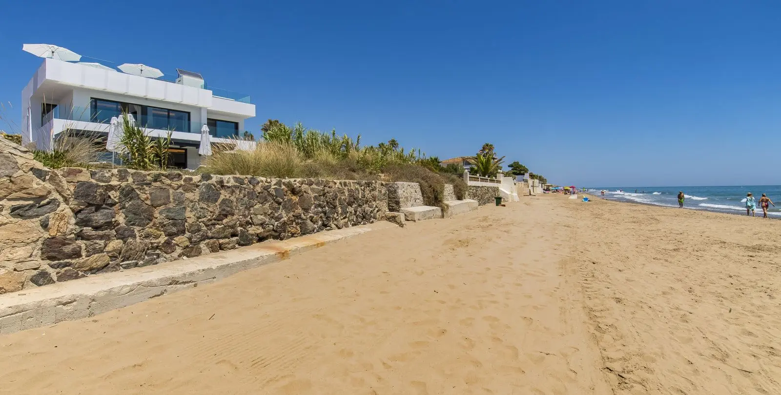 Short-term rent of detached villa in Costabella 4