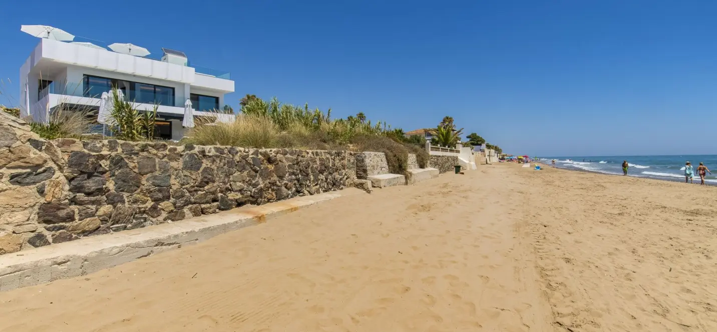 Short-term rent of detached villa in Costabella 3