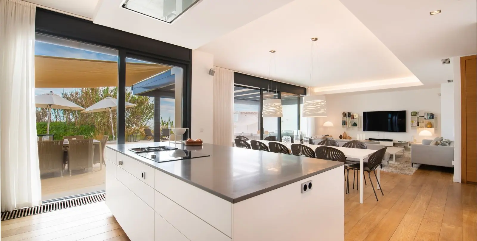 Short-term rent of detached villa in Costabella 6