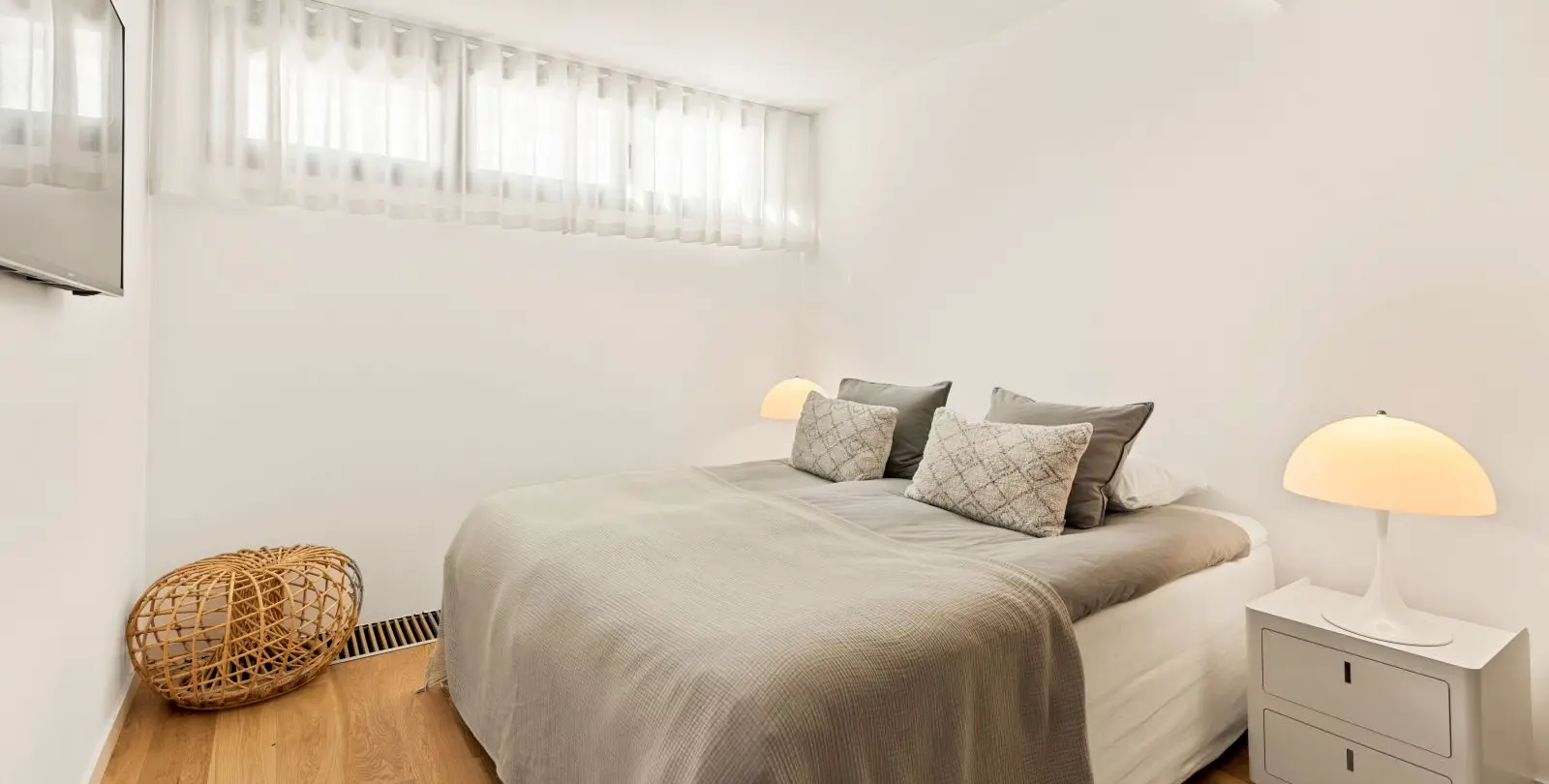 Short-term rent of detached villa in Costabella 15