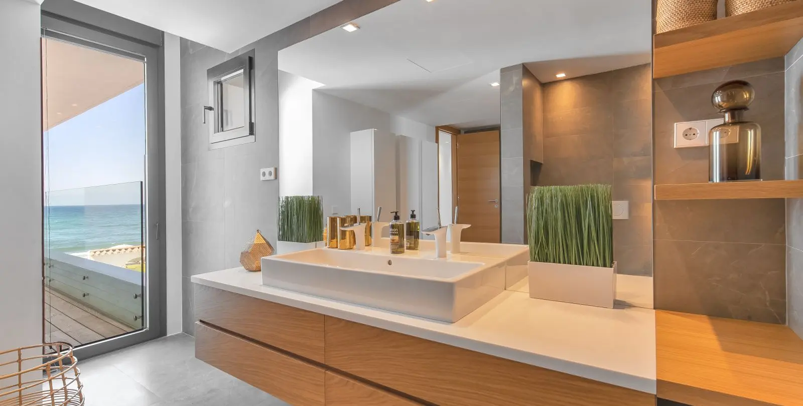 Short-term rent of detached villa in Costabella 26