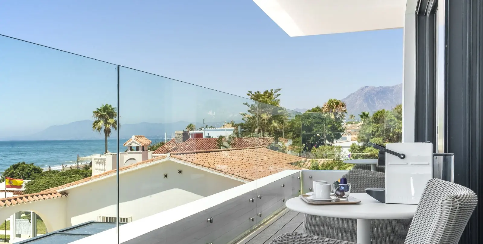 Short-term rent of detached villa in Costabella 28