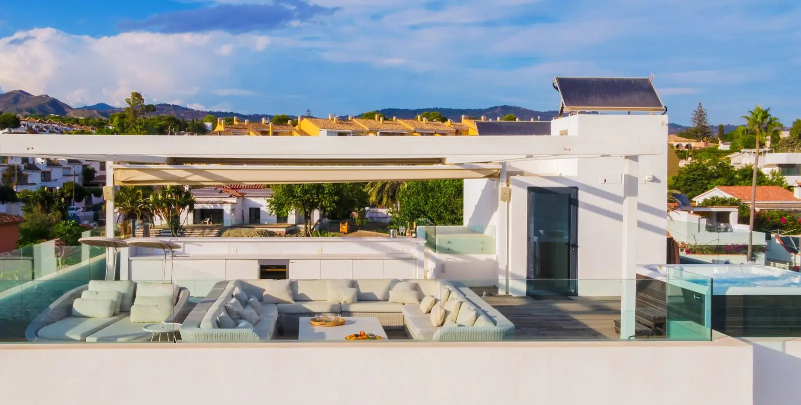 Short-term rent of detached villa in Costabella 33